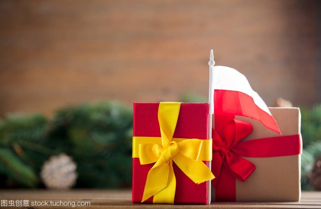 红白情谊 波兰国旗小礼品盒的文化象征与心意传递